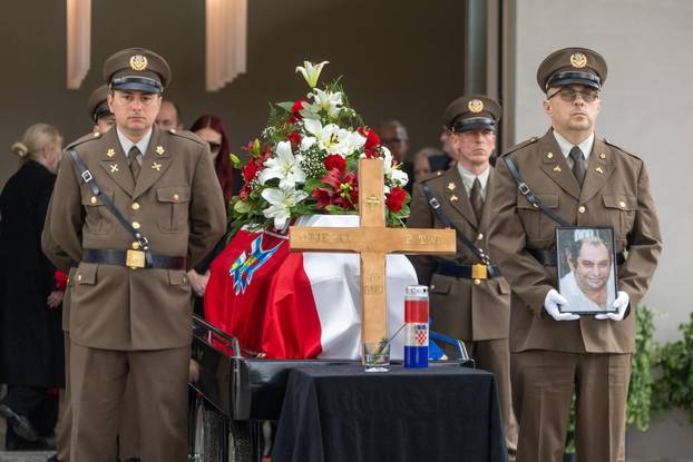 Vukovar: Posljednji ispraćaj i ukop identificiranih posmrtnih ostataka hrvatskog branitelja iz Domovinskog rata Stjepana Patka 