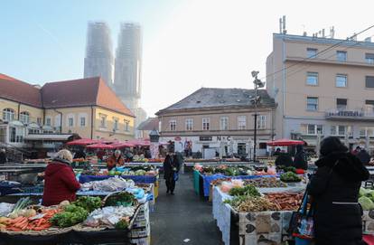 FOTO Gužve na Dolcu i danas!  Kiseli kupus najtraženija roba