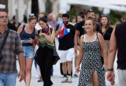 Split pun turista: Zahladilo je pa su umjesto plaže otišli  - na Rivu