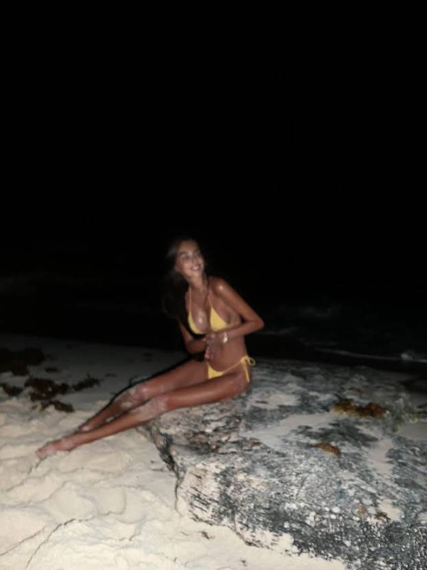 FOTO Modna dizajnerica koristi Instagram kao modnu pistu, dok ne pozira u badiću na plaži
