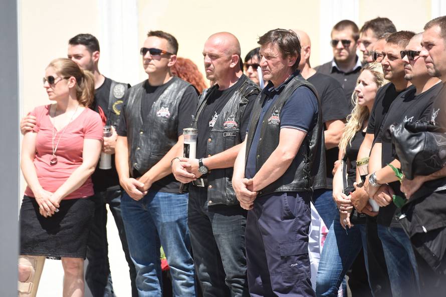 Varaždin u crnom: Prijatelji i obitelj oprostili se od Nikole...
