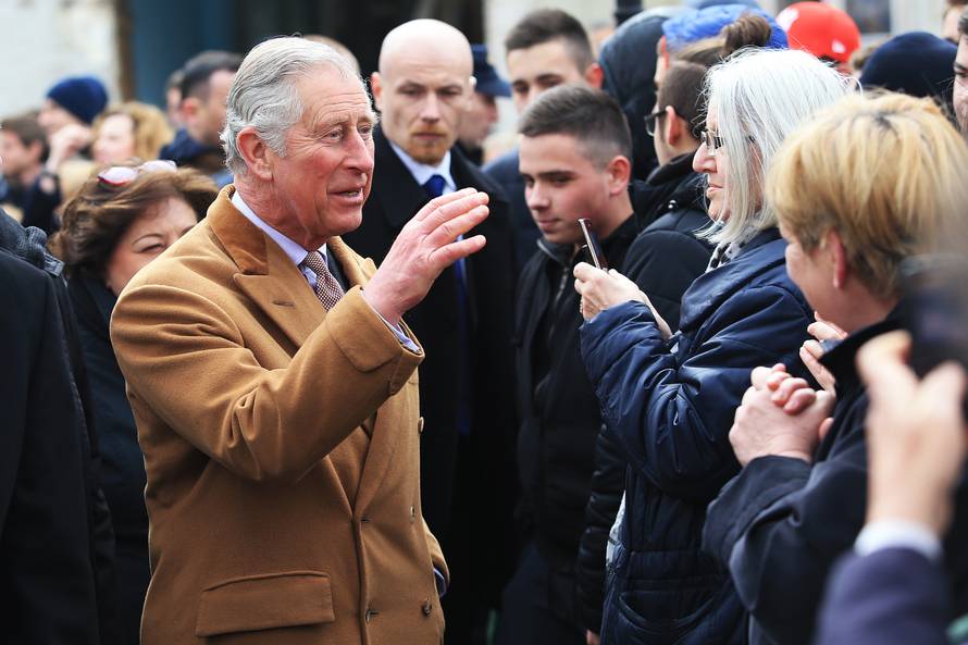 Charles i Camilla u Osijeku: Na trgu ih je dočekalo 2000 ljudi