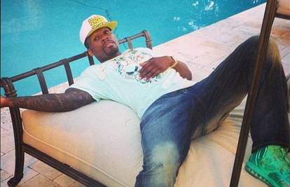 50 Cent želi dokazati da nije u zatvoru, nego uživa u luksuzu