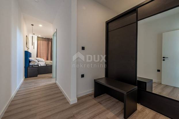 Pogodite koliko košta: Dvojna vila u blizini Novalje ima bazene, roštilj i teniski teren...