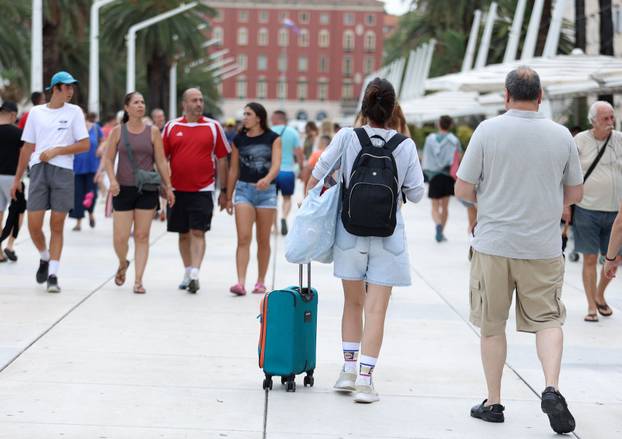 Split: Unatoč lošem vremenu grad je i dalje pun turista