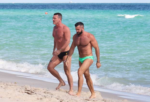 *EXCLUSIVE* Luke Evans hits the beach with his hunky boyfriend Fran Tomas in Miami!