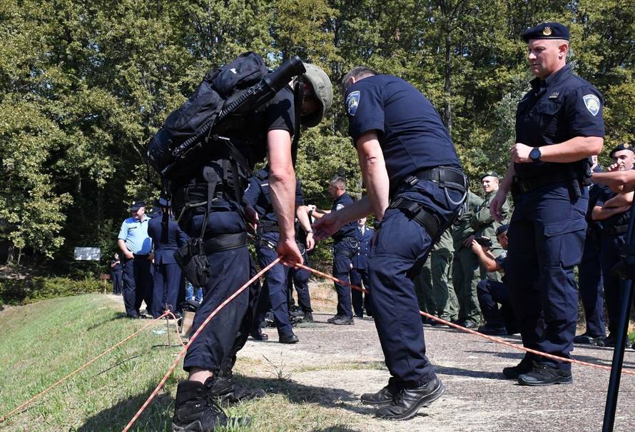 Slavonski Brod - Drugi memorijal "Šimo Đamić" - natjecanje za najspremnije policijske službenike.