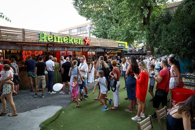 Zagreb: Započeo Palačnikafest u Rougemarin parku