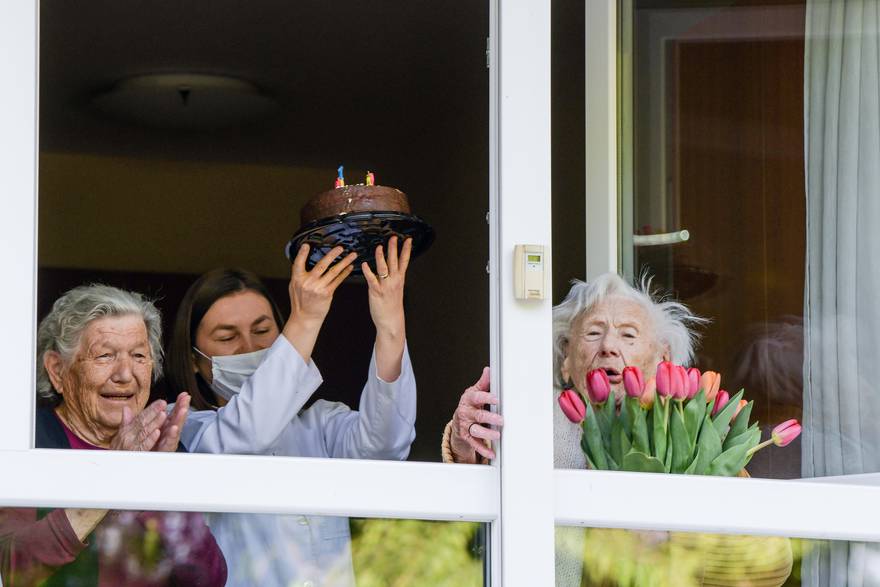 Proslava 102. rođendana gospođe Helge u Domu za starije osobe na Maksimiru