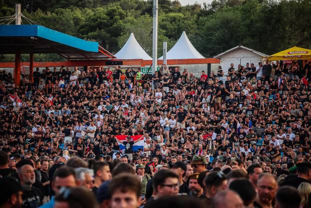 Šibenik: Koncert Marka Perkovića Thomsona na Šibenskom Šubićevcu