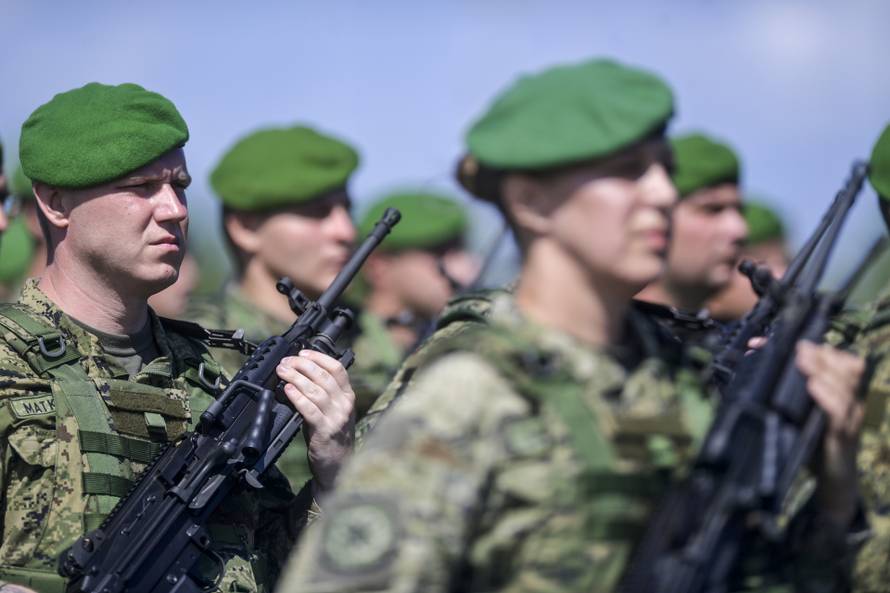 Velika Gorica: Uvježbavanje pješačkih postroja Hrvatske vojske za svečani vojni mimohod