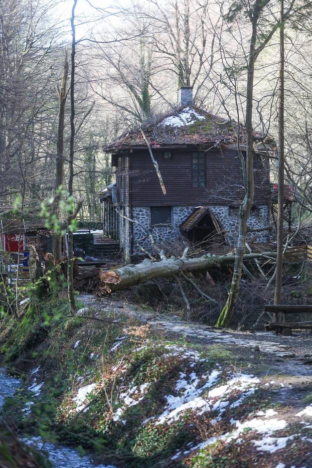 24sata Zagreb: U nevremenu oštećeno izletište Kraljičin zdenac