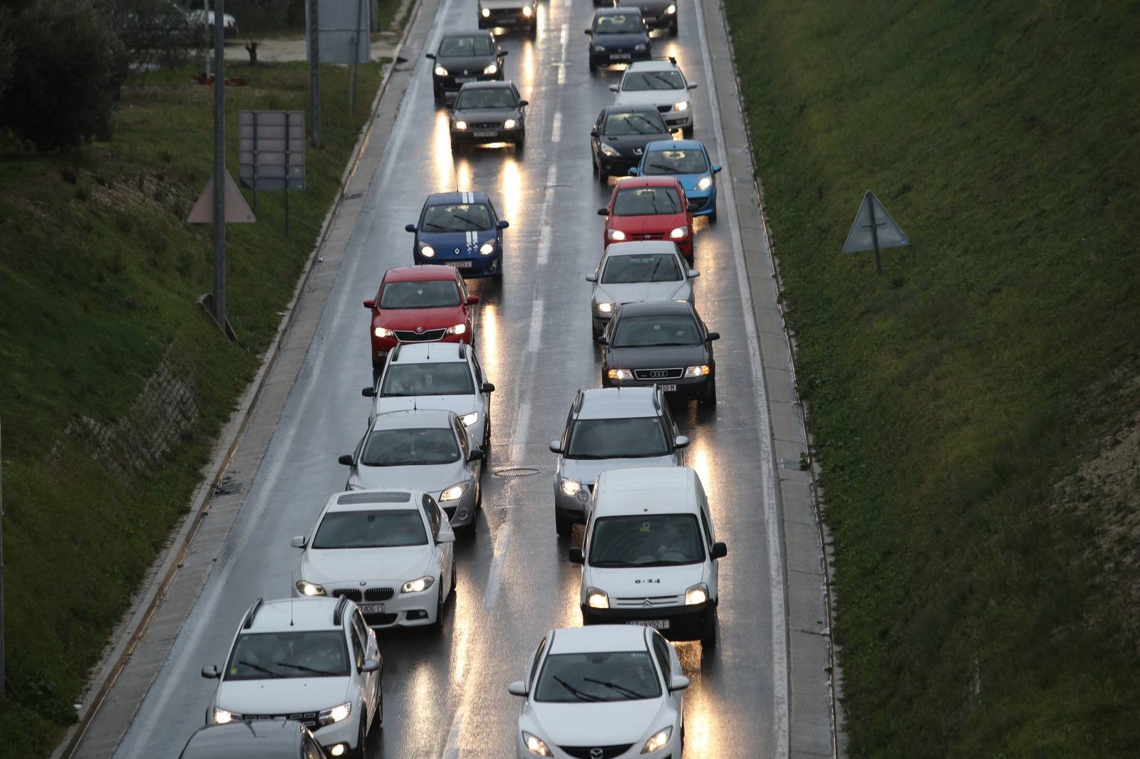 Gužva i promet po mokrom kolinku u Splitu