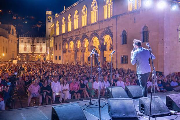 Dubrovnik: Petar Grašo nastupio kao gost večeri na koncertu najboljih hrvatskih klapa