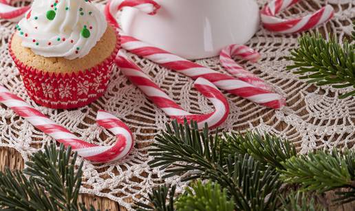 Muffini dobivaju božićno ruho uz fondant, boje i slatke ukrase