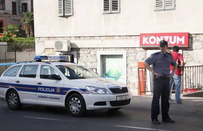 Krvava pljačka: Nožem ranio prodavačicu i odnio joj utržak