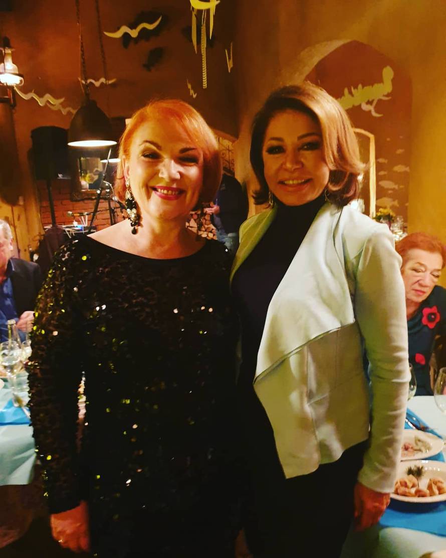 Zorica Kondža i Neda Ukraden zapjevale stari hit u Beogradu