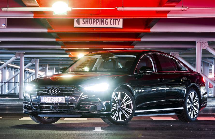 Pogledajte što sve može: Audi A8 pravo je čudo na kotačima