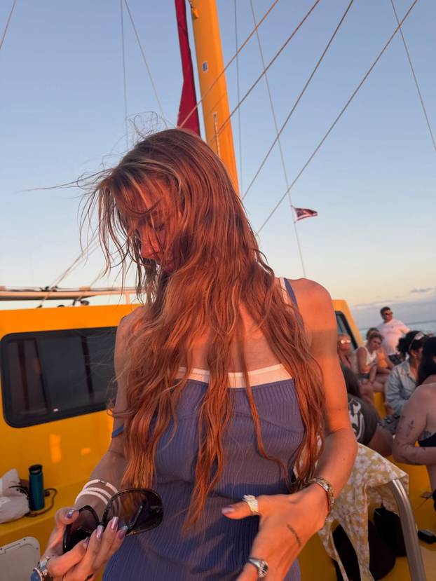 FOTO Bujna Ashley obožava premalene bikinije, ali njezinim fanovima to uopće ne smeta