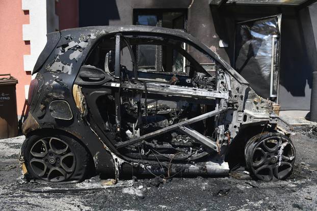 Zagreb: Na području Peščenice izgorjela su dva automobila, zapalio se i dio kuće