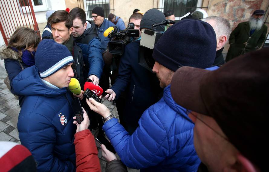 Zagreb: NogometaÅ¡i Dinama podjelili poklone i tople obroke korisnicima puÄke kuhinje