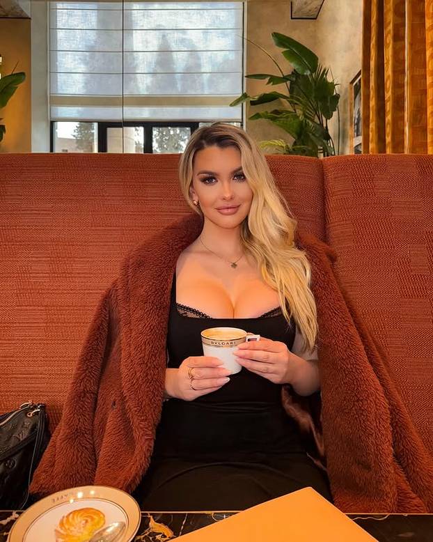 FOTO Iza seksi figure krije se prava feministkinja koja ne šuti