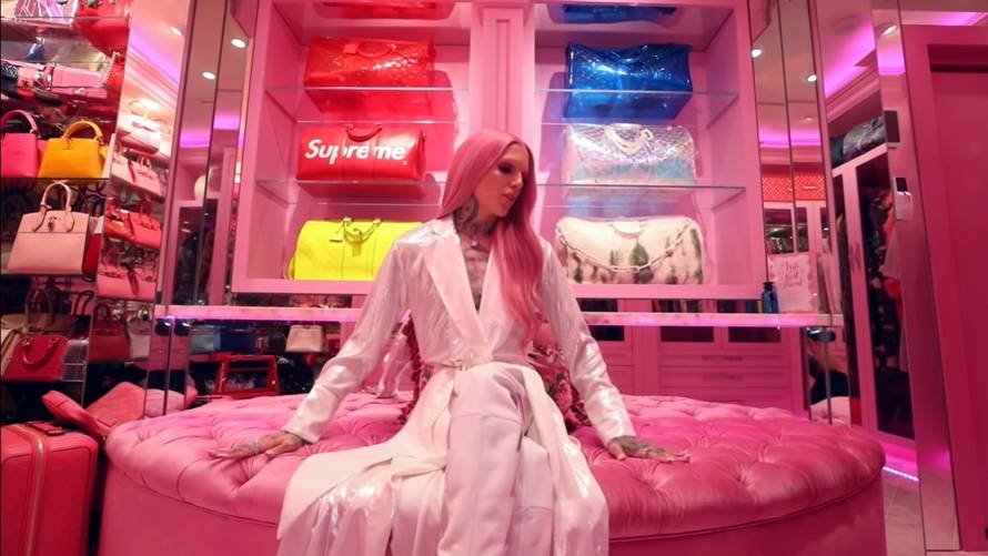 Slavni YouTuber prodao vilu za 21 mil. kuna: Trezor mu je čuvao zaštitar, a svi zidovi su ružičasti