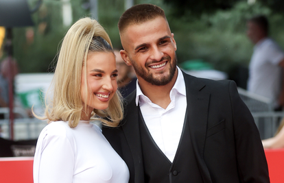 Atraktivni pjevač iz BiH pozirao sa svojom djevojkom na SFF-u: Nosi titulu najljepše Mostarke...