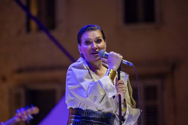 Split: Koncert Nine Badrić na splitskoj pjaci