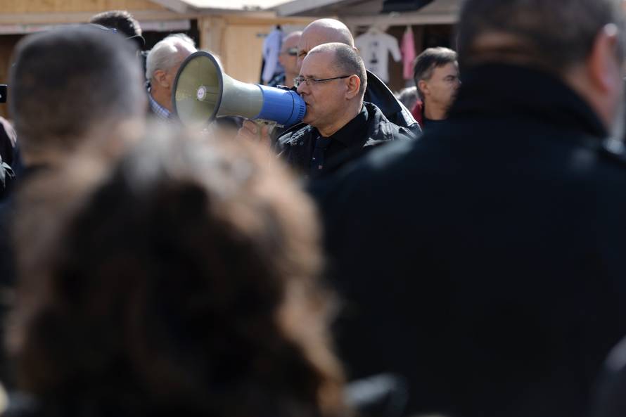 Marširali Zagrebom i prisegnuli na vjernost domovini i Trumpu!