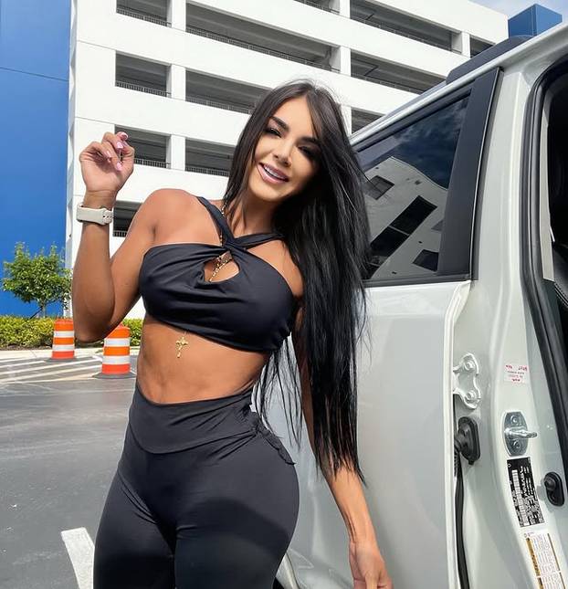 FOTO Želi imati najtanji struk na svijetu: Nosim korzet do 23 sata dnevno i želim srušiti rekord