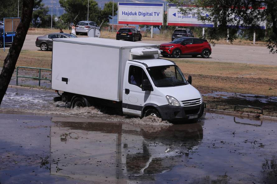 Velike štete u okolici Poljuda nakon oluje koja je poharala Split