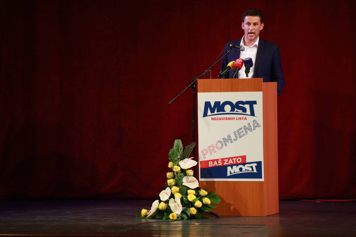 Božo Petrov: Jednostavni smo i za nas obraz nema cijenu...