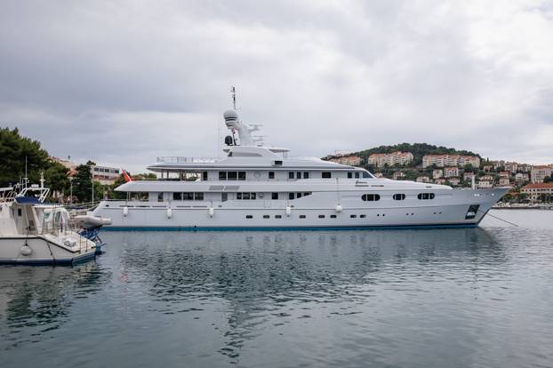 Dubrovnik: I ove godine luksuzne jahte u Gružu, čak i jahta Patara Bernieja Ecclestonea