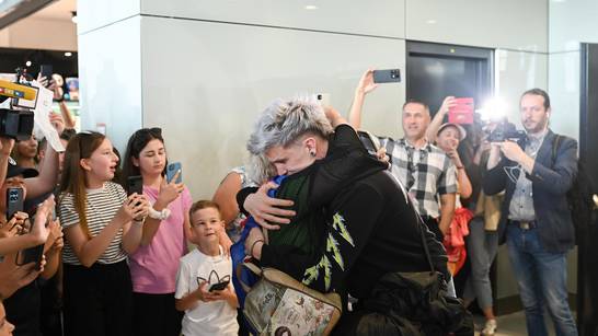 Baby Lasagna na aerodromu u zagrljaju majke: Ja sam najponosnija mama danas!