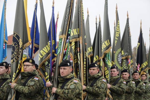 Vukovar: Kolona sjećanja prolazi pored Vodotornja