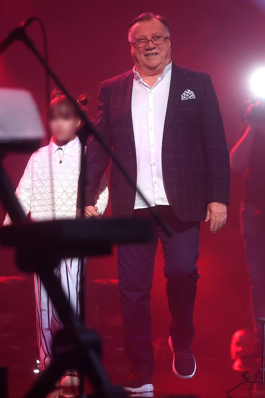 FOTO Halid Bešlić izveo hitove s obožavateljicom iz Španjolske