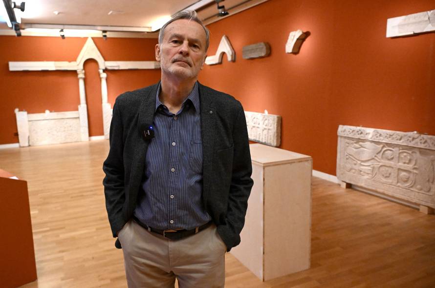 Zagreb: 1100 izlozba Hrvatskog Kraljevstva  u Klovicevim dvorima