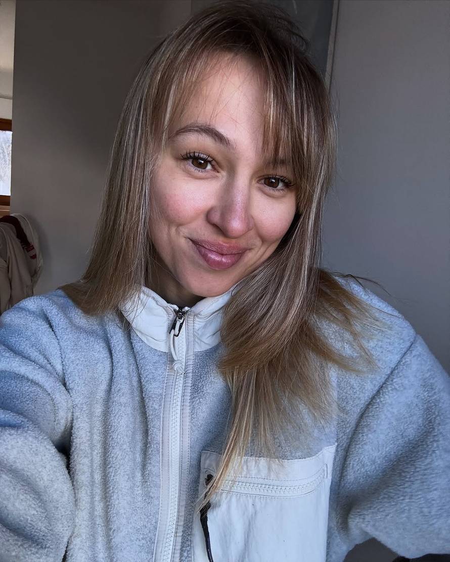 VIDEO Biciklistkinja pozirala u donjem rublju i otkrila ozljede: 'Imam prilično čvrste kosti'