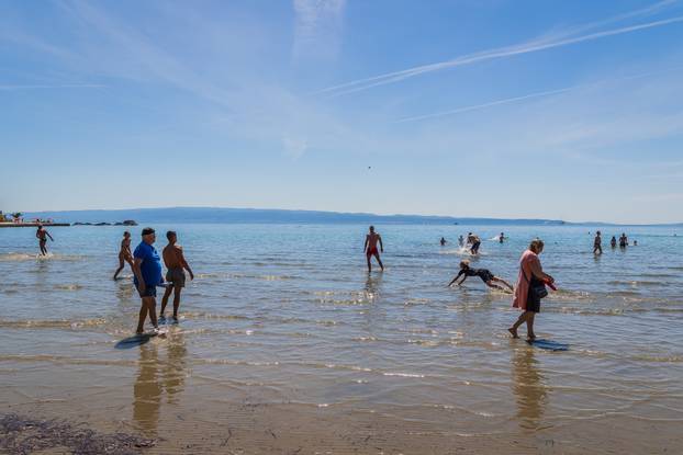 Split: Proljetni ugođaj na plaži Bačvice