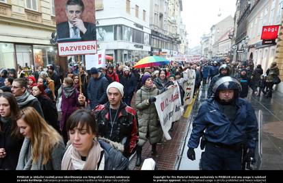 Protiv: 400 ljudi marširalo do Markova trga u pratnji policije