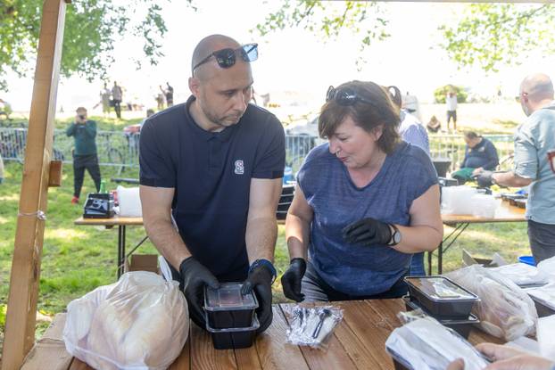 Osijek. Podjela graha na lijevoj obali Drave na Praznik rada