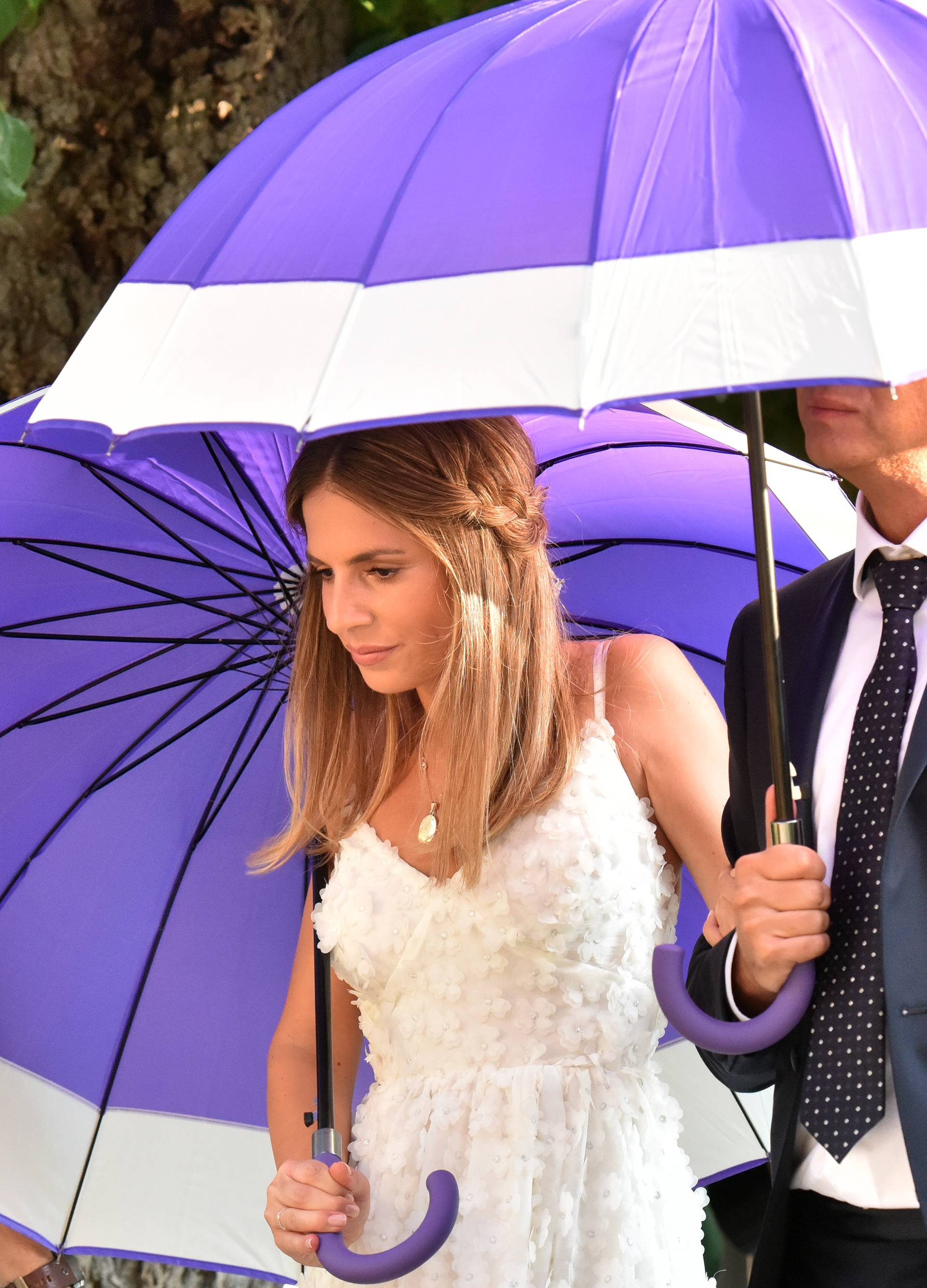 Vjenčanje pod kišobranima: Novković je treći put rekao 'da'