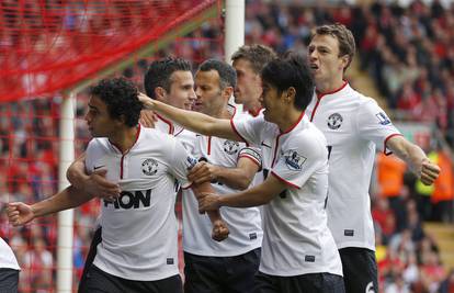 United slavio na Anfieldu: Van Persie srušio 'redse' iz penala