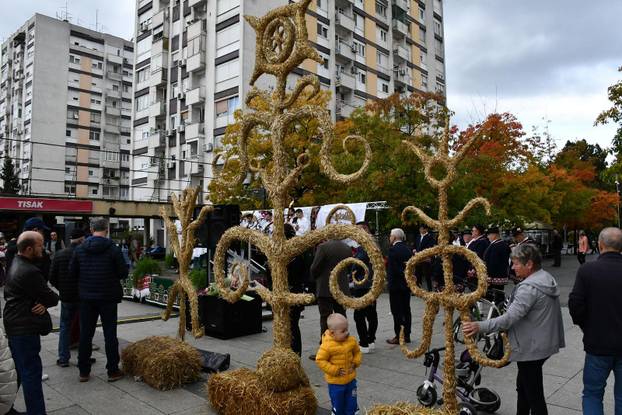FOTO Slavonski Brod oborio rekord: Na Pogačafestu ispekli pogaču dugačku 20 metara!