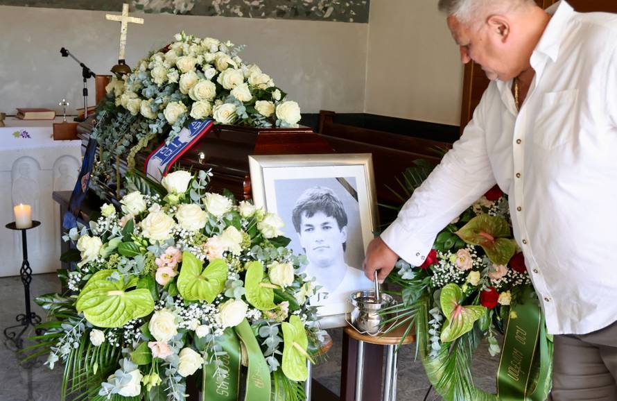 Zmijavci: Posljednji ispraćaj Ivana Gudelja
