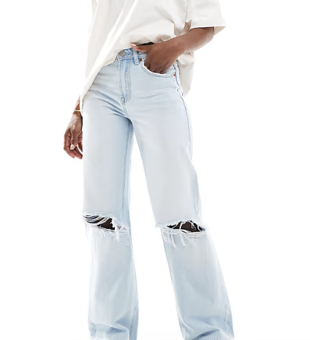 Vraćaju se poderane traperice: Izdvojili smo najbolje komade