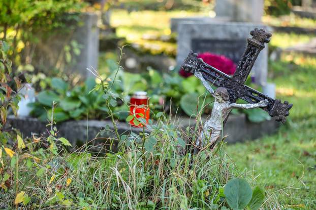 Zagreb: Psihijatrijsko groblje Vrapče ima upaljenu tek pokoju svijeću na blagdan Svih svetih