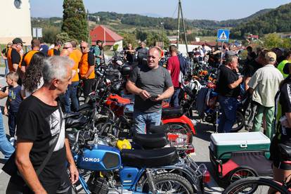 Susret ljubitelja i vlasnika mopeda Tomos u Gornjoj Stubici