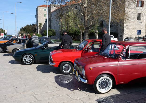 Šibenik: Uskršnji Oldtimer Promo Tour na šibenskoj rivi 